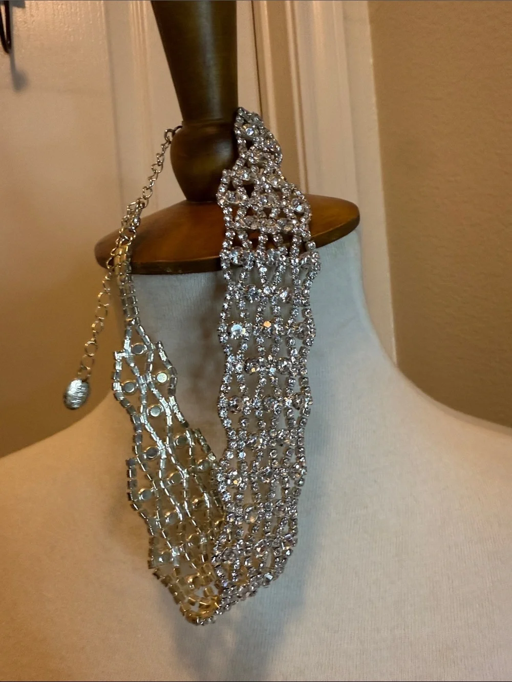Rhinestone Crystal Silver Choker Necklace - Elegant Sparkle - Picture 4 of 4